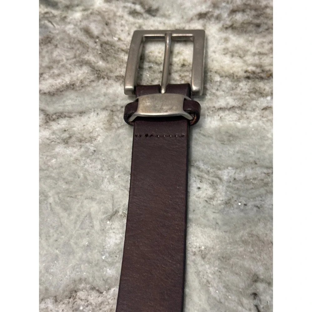 Mens dark brown leather belt with a silver-tone metal buckle size‎ 40